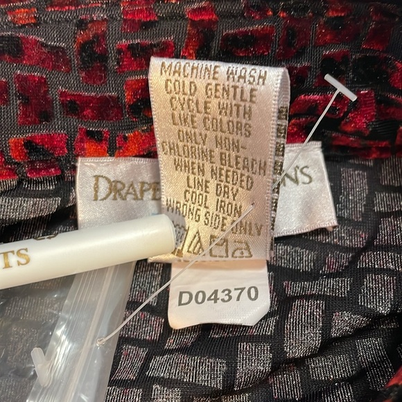 Draper’s & Damon’s Petite L Geometric Burnout Velour Blood Red Button Down Top - Picture 7 of 7